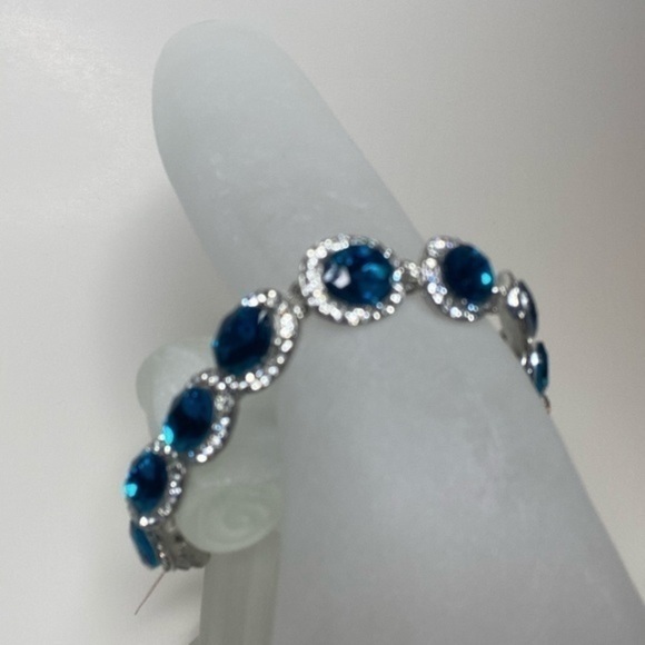 Blue Sapphire Austrian crystal Bracelet set - Picture 4 of 9